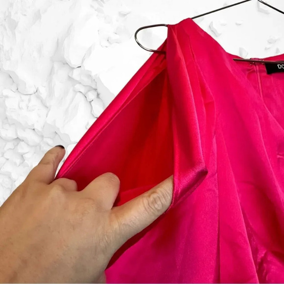 Do+Be Satiny Pink V Neck Balloon Sleeve Cold Shoulder Top size Medium - Picture 4 of 5